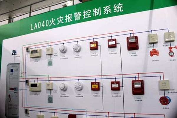 出現(xiàn)火警時(shí)，樓宇控制系統(tǒng)如何快速做出反應(yīng)？