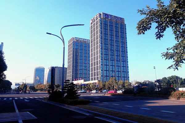 樓宇智能化專業(yè)化、系統(tǒng)化、節(jié)能化特點(diǎn)！(圖1)